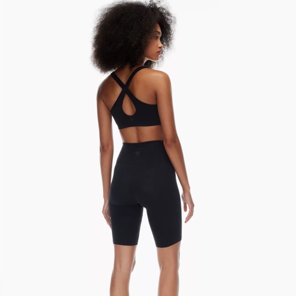 Aritzia TNA Chill 9” Biker short - Picture 7 of 8